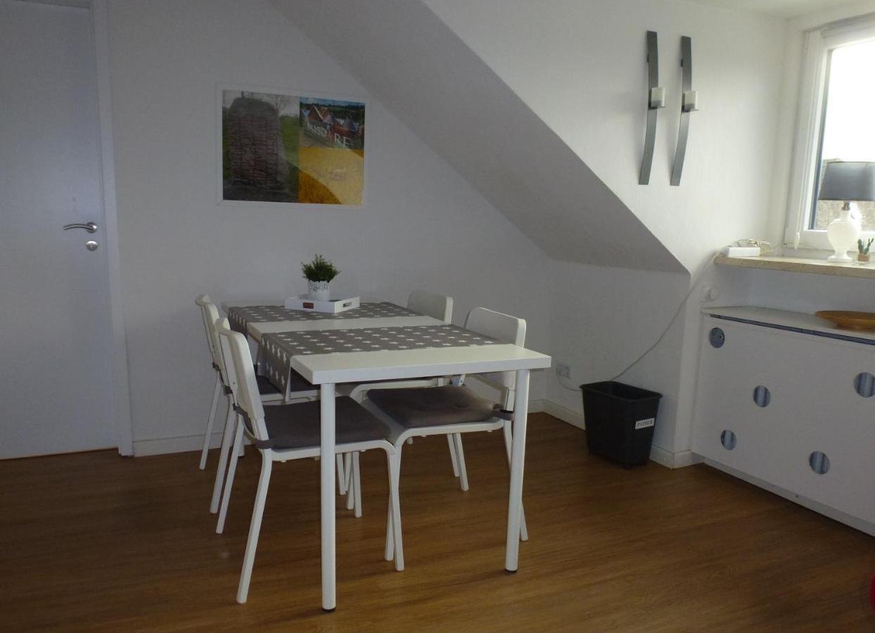 Ferienwohnung Am Runenstein 7 Busdorf Bagian luar foto