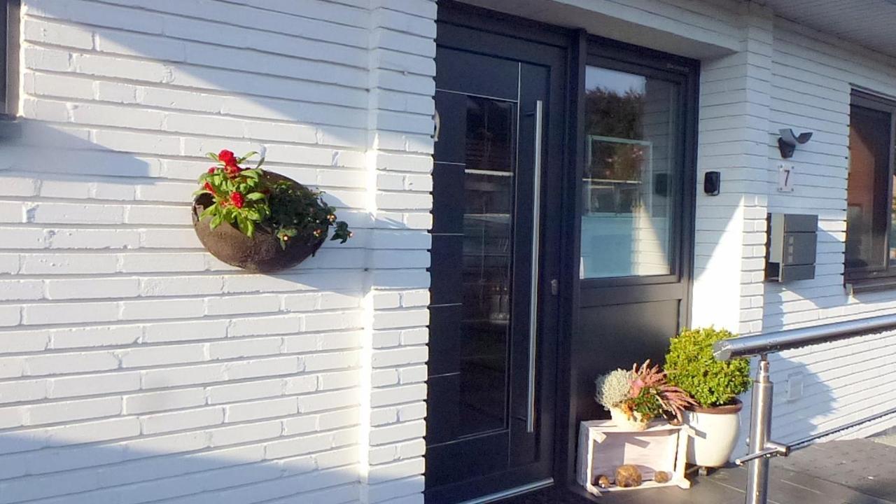 Ferienwohnung Am Runenstein 7 Busdorf Bagian luar foto