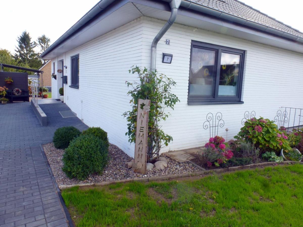 Ferienwohnung Am Runenstein 7 Busdorf Bagian luar foto
