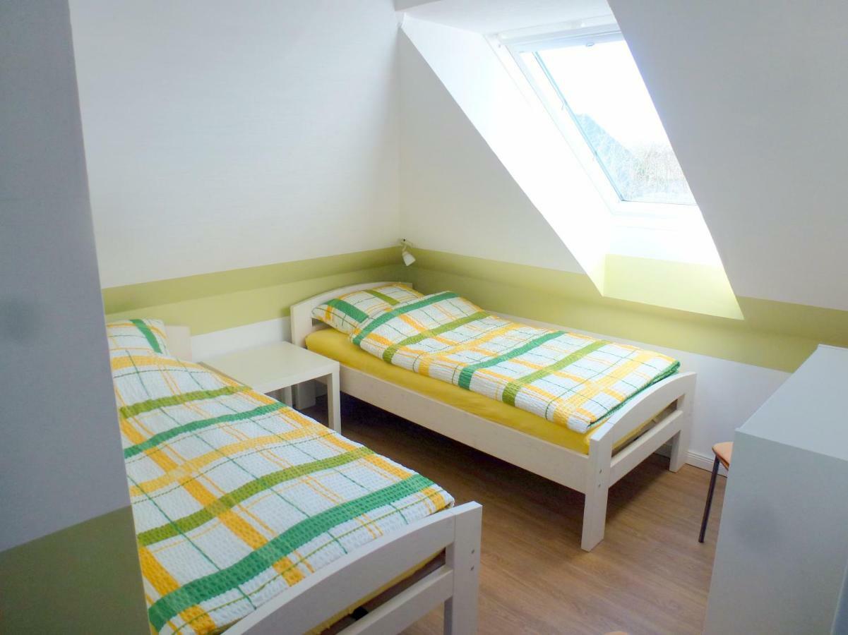 Ferienwohnung Am Runenstein 7 Busdorf Bagian luar foto