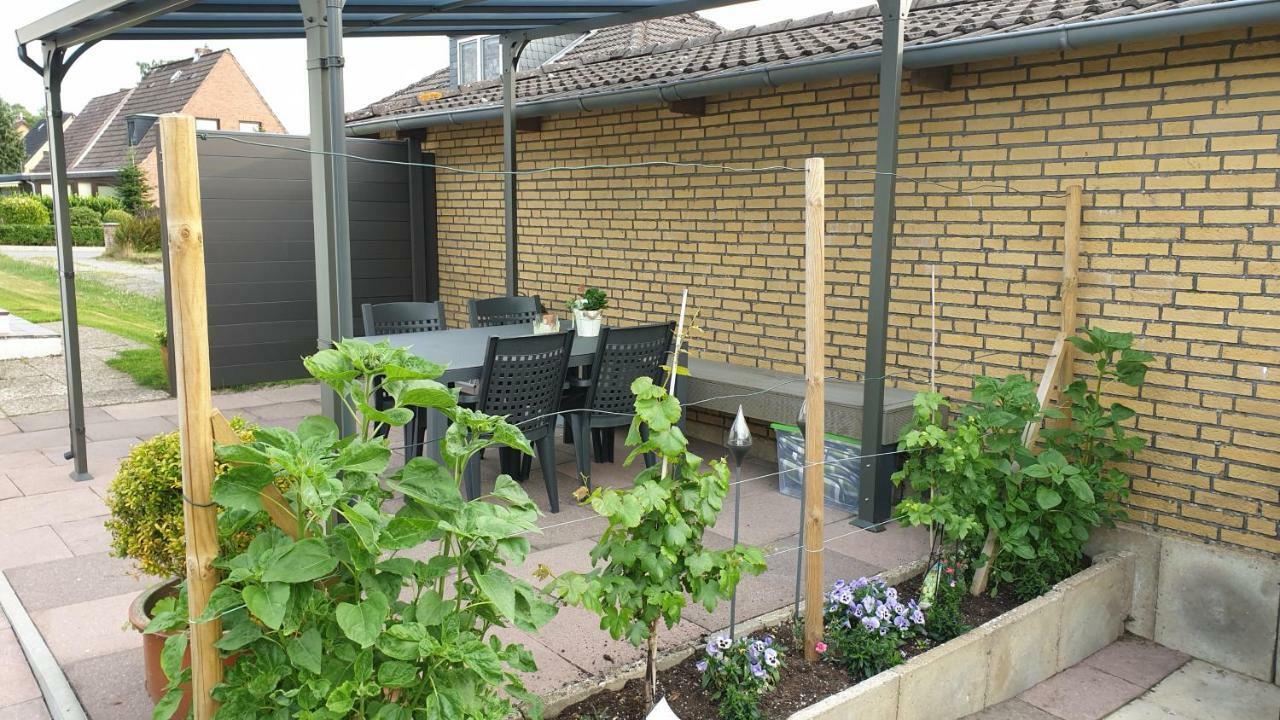Ferienwohnung Am Runenstein 7 Busdorf Bagian luar foto